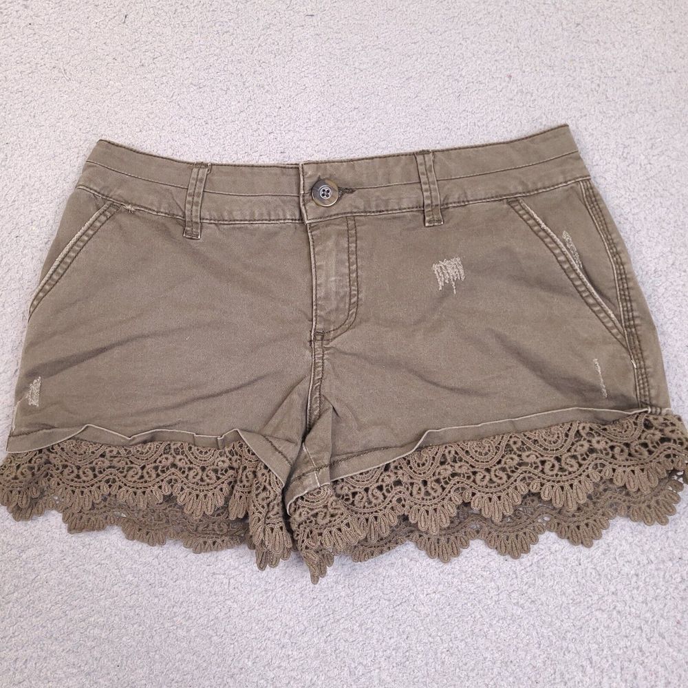 Maurices Shorts Women's 3 / 4 Brown Low Rise Chino Distressed Lace 29 Waist